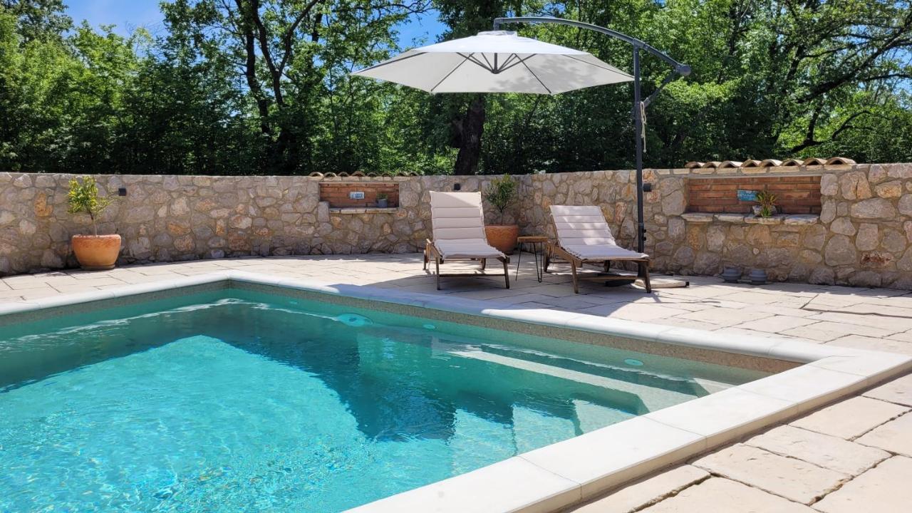 Villa Alara - Charming Villa With Heated Swimming Pool Milohnici Exterior photo