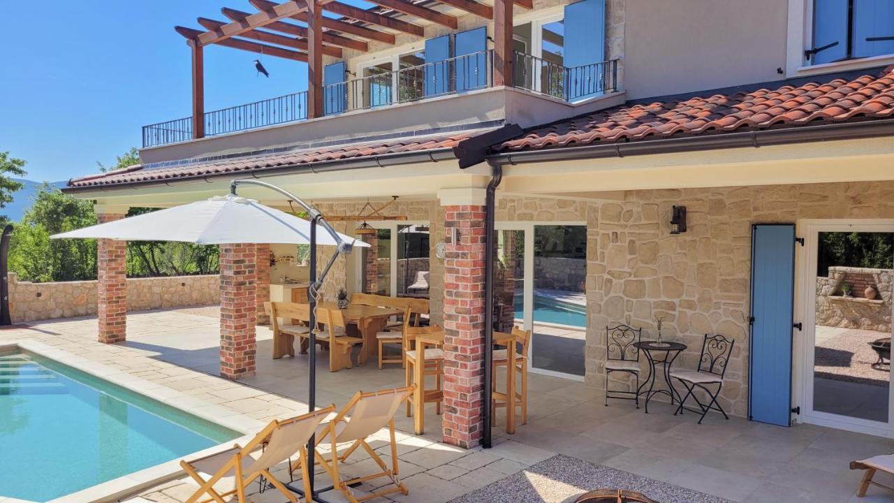 Villa Alara - Charming Villa With Heated Swimming Pool Milohnici Exterior photo
