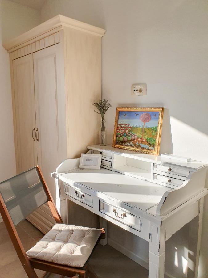 Villa Alara - Charming Villa With Heated Swimming Pool Milohnici Exterior photo