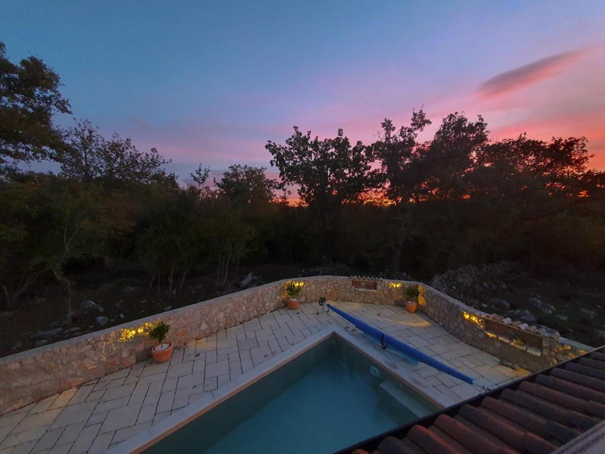 Villa Alara - Charming Villa With Heated Swimming Pool Milohnici Exterior photo