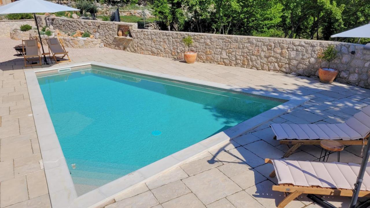 Villa Alara - Charming Villa With Heated Swimming Pool Milohnici Exterior photo